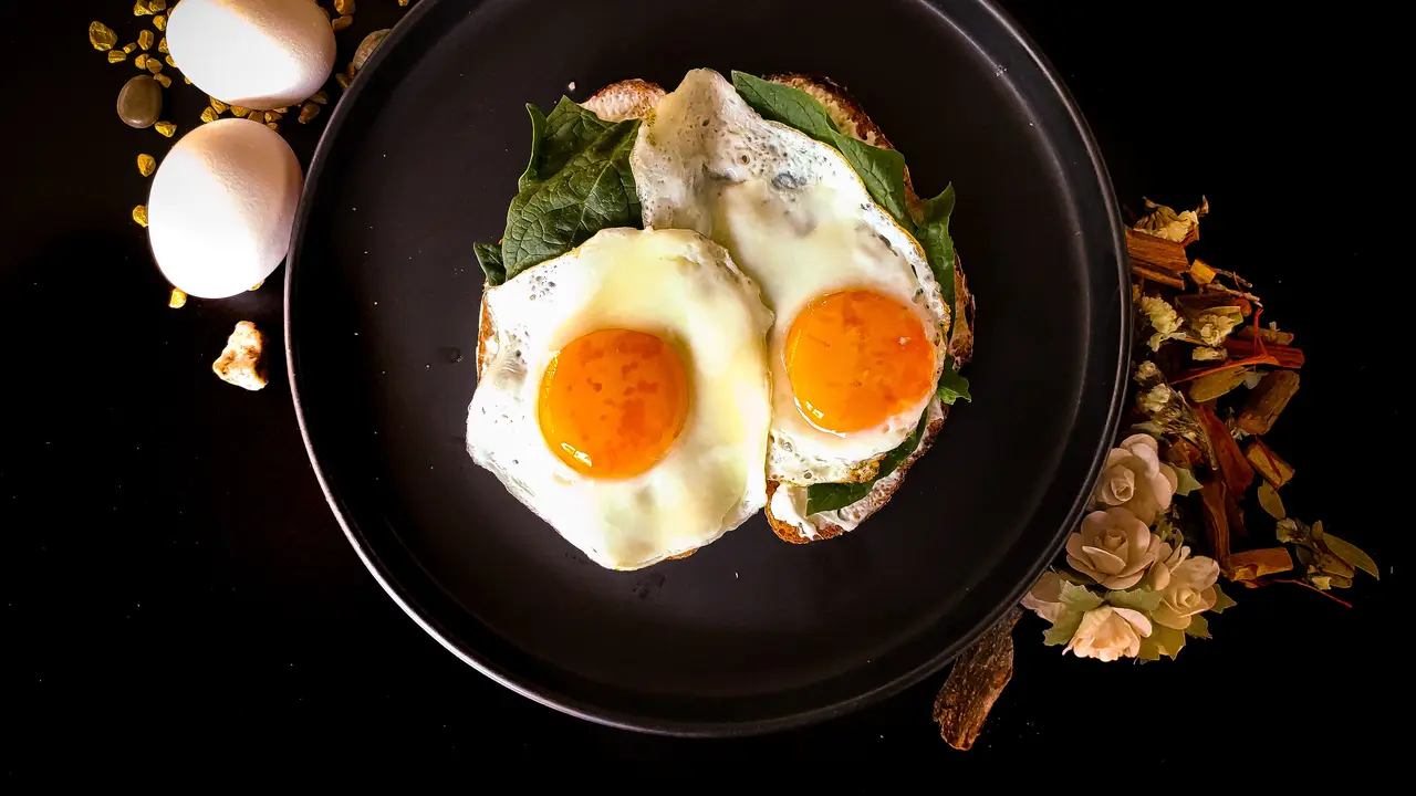 Telur setengah matang