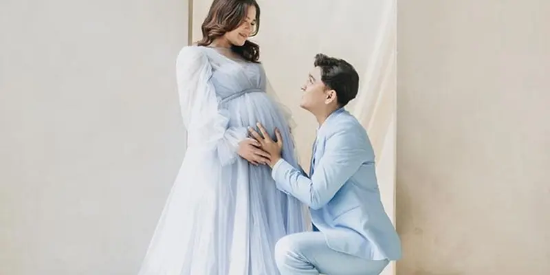 Potret Maternity Shoot Masayu Clara Bareng Suami, Nantikan Kelahiran Anak Kembar