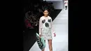 Koleksi dari label Monstore tampil di hari pertama Jakarta Fashion Week 2015, Sabtu (1/11/2014). (Liputan6.com/Panji Diksana)