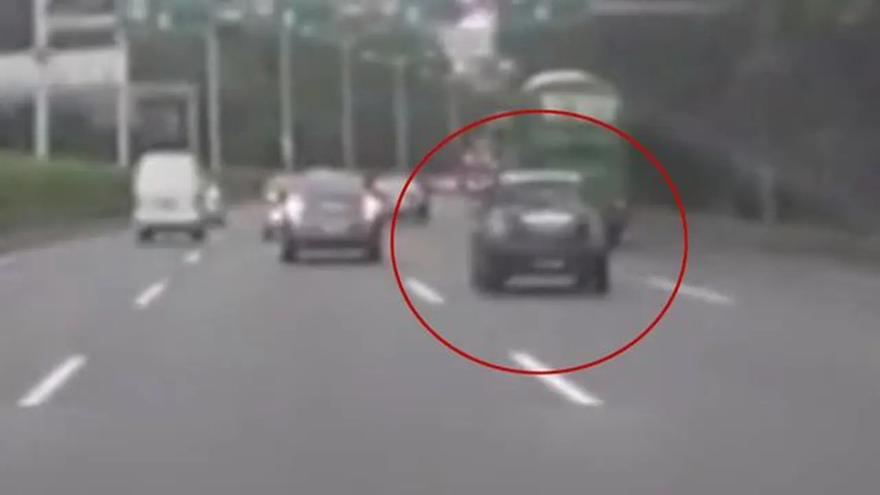 Jangan Ditiru, Aksi Zig Zag di Jalan Tol Tanpa Menyalakan Sein