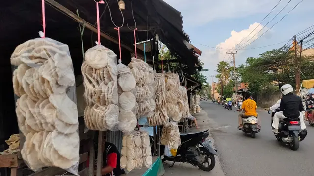Kegundahan Pedagang Kemplang Palembang Saat Mudik Lebaran Dibatasi