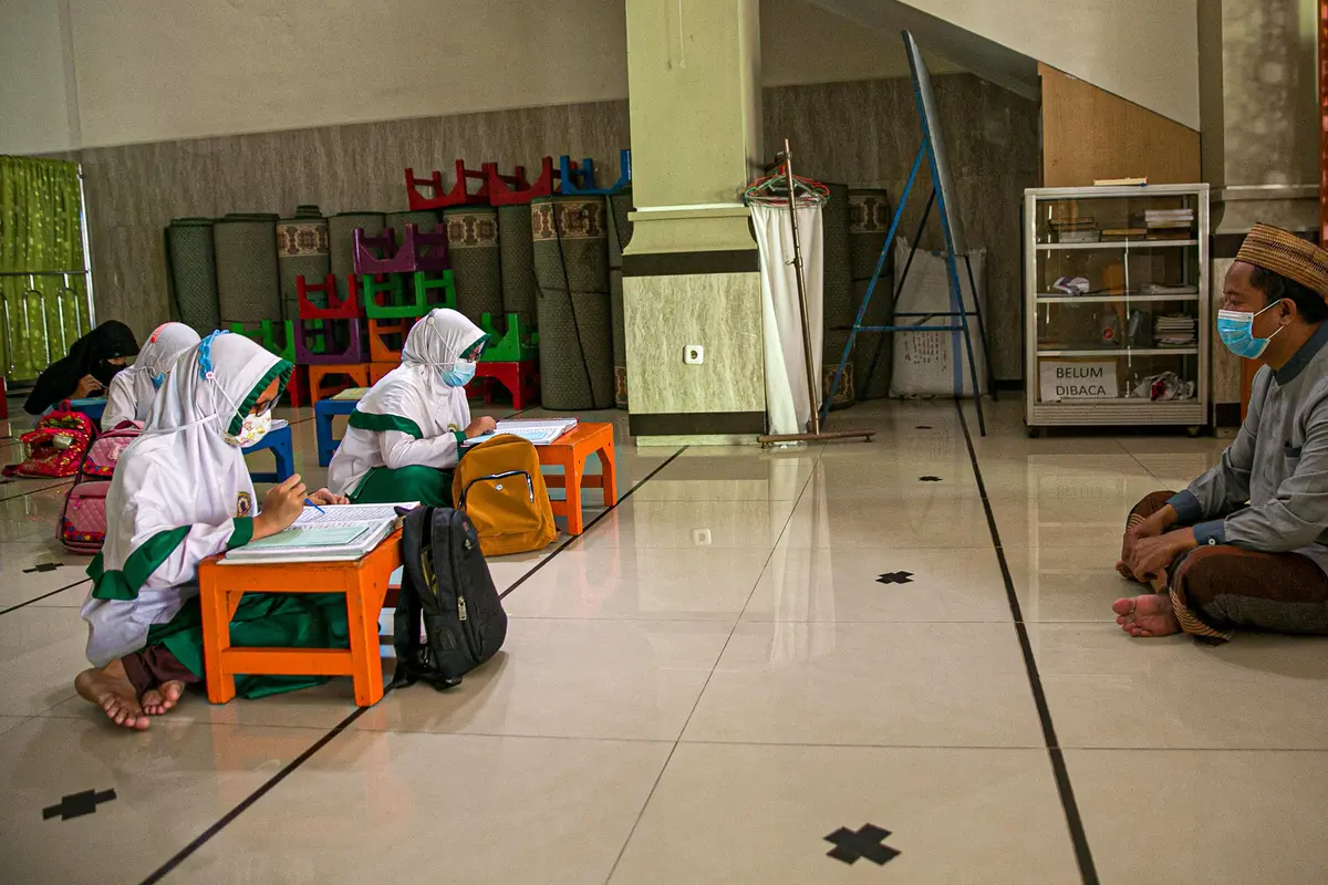 FOTO: Mengisi Bulan Suci Ramadhan dengan Belajar Mengaji