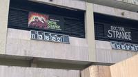 Poster Doctor Strange di Rajawali Cinema Purwokerto yang jadi perbincangan (dok.Twitter/@orepras)