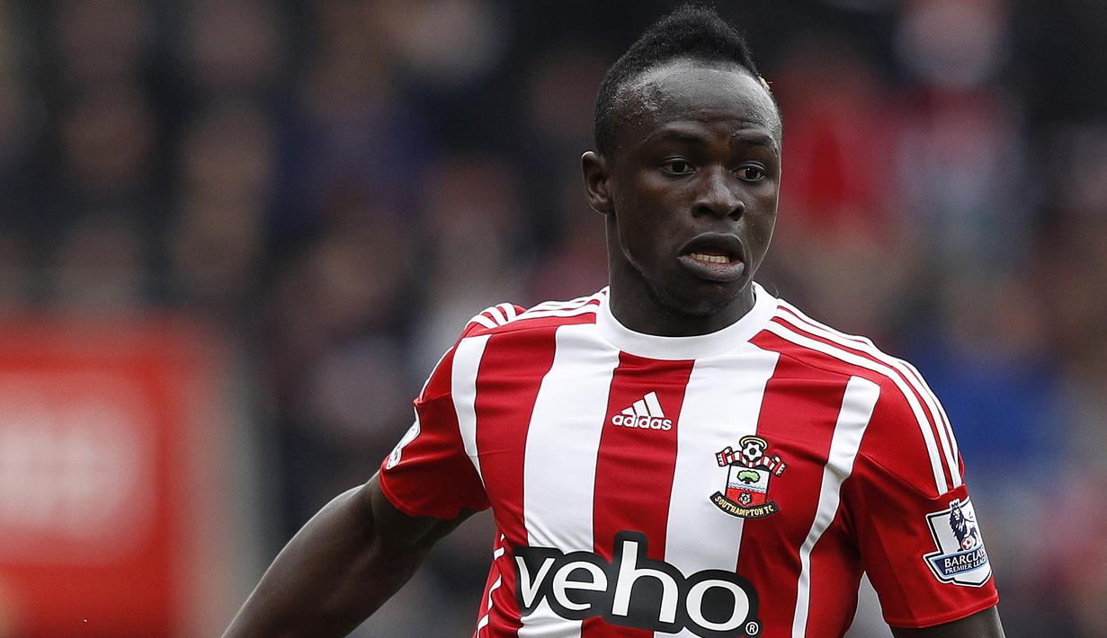 Pemain Southampton, Sadio Mane mencetak dua gol saat timnya menang 3-2 atas Liverpool pada lanjutan liga Inggris pekan ke-31 di Stadion St Mary's, Southampton, Minggu ( 20/3/2016). (AFP/ Adrian Dennis)