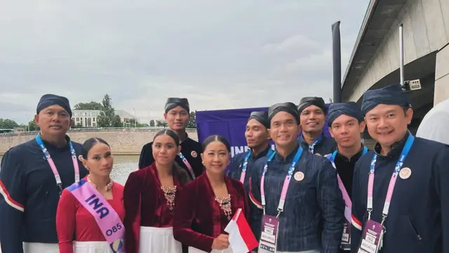 6 Potret Tim Indonesia di Opening Olimpiade Paris 2024, Semangat Kibar Merah Putih