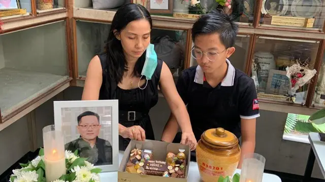 Istri dan anak korban kecelakaan di Karawaci, Andre Njotohusodo (51). (Istimewa)