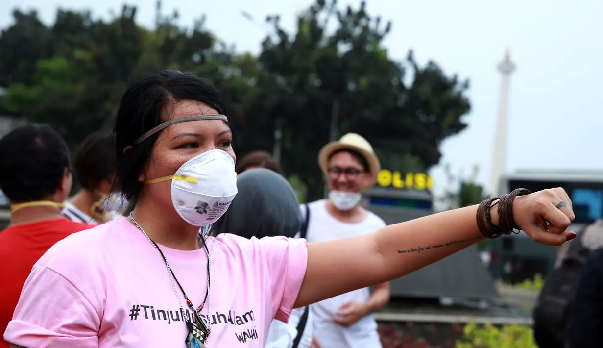 "Mungkin kita engga bisa banyak mengubah dari sisi advokasi atau apapun. Minimal ini yang bisa kami lakukan. Buat masyarakat di rumah, kita enggak harus selalu nyumbang kok untuk bantu korban di sana." ujar Melanie Subono. (Deki Prayoga/BIntang.com)