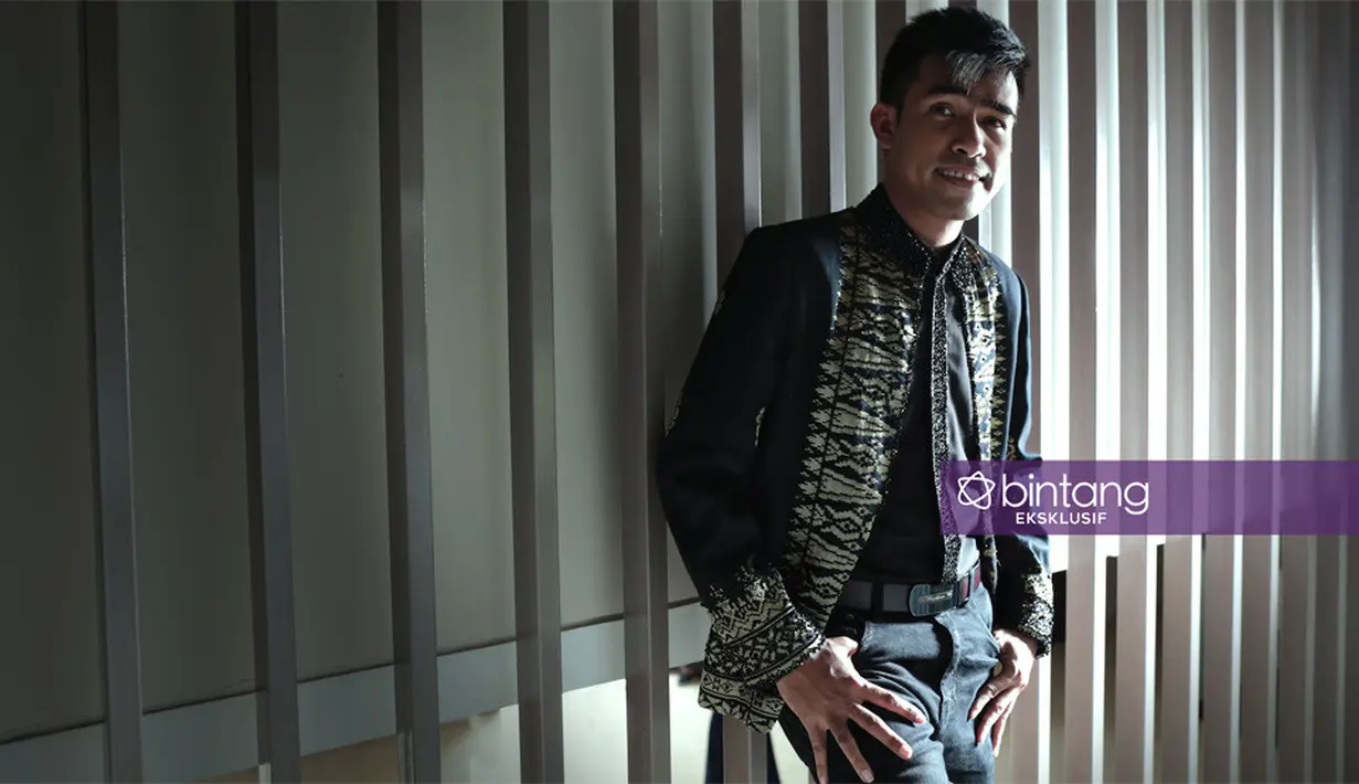 Sejak lama Fildan mempelajari jenis musik instrumen. Tidak hanya bermain instrumen, ia juga mampu mengeksplorasi olah vokal dengan sentuhan sederet genre, mulai dari dangdut, jazz, rock, hingga blues. (Bambang E. Ros/Bintang.com)