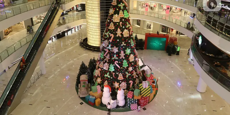 Keren, Mal Ini Hadirkan Dekorasi Pohon Natal Setinggi 18 Meter