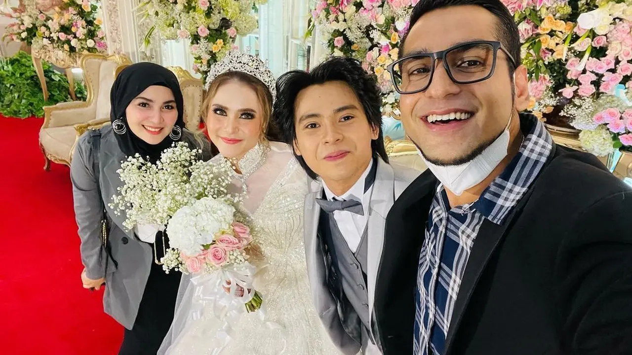 Pernikahan Arnold Leonard dan Moniq Crasivaya
