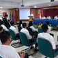 Puluhan muda mudi lulusan SMA yang juga tinggal disekitar bandar udara PT Angkasa Pura (AP) II, ikuti pendidikan dan pelatihan (Diklat) Aviation Security (AVSEC) di Politeknik Penerbangan Indonesia (PPI) Curug, Kabupaten Tangerang.
