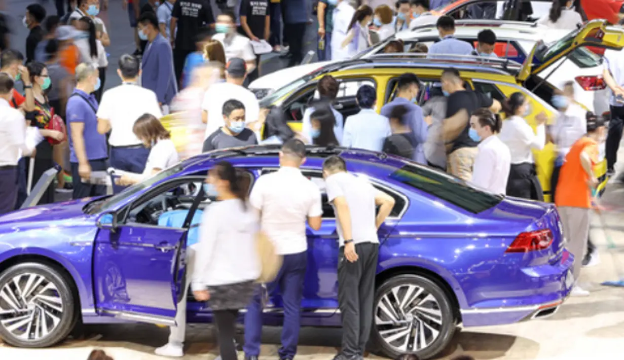 Suasana area FAW-Volkswagen dalam Pameran Otomotif Internasional Changchun China ke-17 di Changchun, Provinsi Jilin, China timur laut, Minggu (12/7/2020). (Xinhua/Yan Linyun)