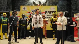 Wakil Gubernur DKI Jakarta Basuki Tjahaja Purnama (tengah) memberikan keterangan pelaksanaan Jakarta Cosplay Parade di Balaikota DKI Jakarta, (10/10/2014). (Liputan6.com/Herman Zakharia)