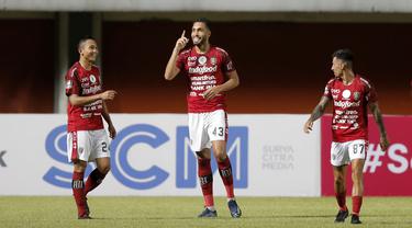 FOTO: Persib Bandung Susah Payah Imbangi 10 Pemain Bali United