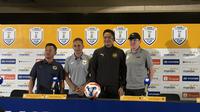 Dari kiri ke kanan: Pelatih&nbsp;Brunei Darussalam U-23&nbsp;Aminnudin bin Jumat, Pelatih Timnas Indonesia U-23 Gerald Vanenburg, Pelatih Malaysia U-23 Nafuzi Zain, dan pelatih Filipina U-23 Garrath McPherson saat menghadiri konferensi pers Piala AFF U-23 2025 di Stadion Utama Gelora Bung Karno (SUGBK), Senayan, Jakarta Pusat pada Senin (14/7/2025) siang WIB. (Liputan6.com/Melinda Indrasari)