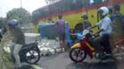 Bus Transjakarta Menabrak Sepeda Motor