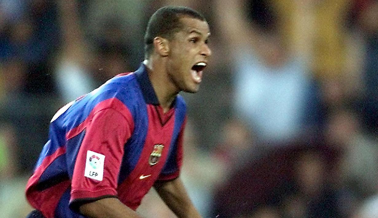 5. Rivaldo - Penyerang Legendaris ini telah banyak mengukir prestasi baik di klub maupun negaranya. Selama 24 tahun berkarier sebagai pesepak bola, Rivaldo telah memperkuat 15 klub. (AFP/Christophe Simon)