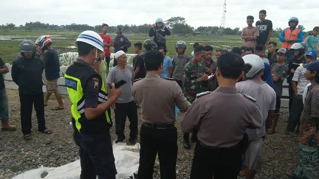 Kepolisian menyelidiki peristiwa tewasnya seorang remaja Kebumen akibat tersambar kereta api Wijayakusuma. (Foto: Liputan6.com/Muhamad Ridlo)