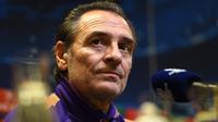 Mantan pelatih tim nasional Italia, Cesare Prandelli. (AFP/Patrik Stollarz)