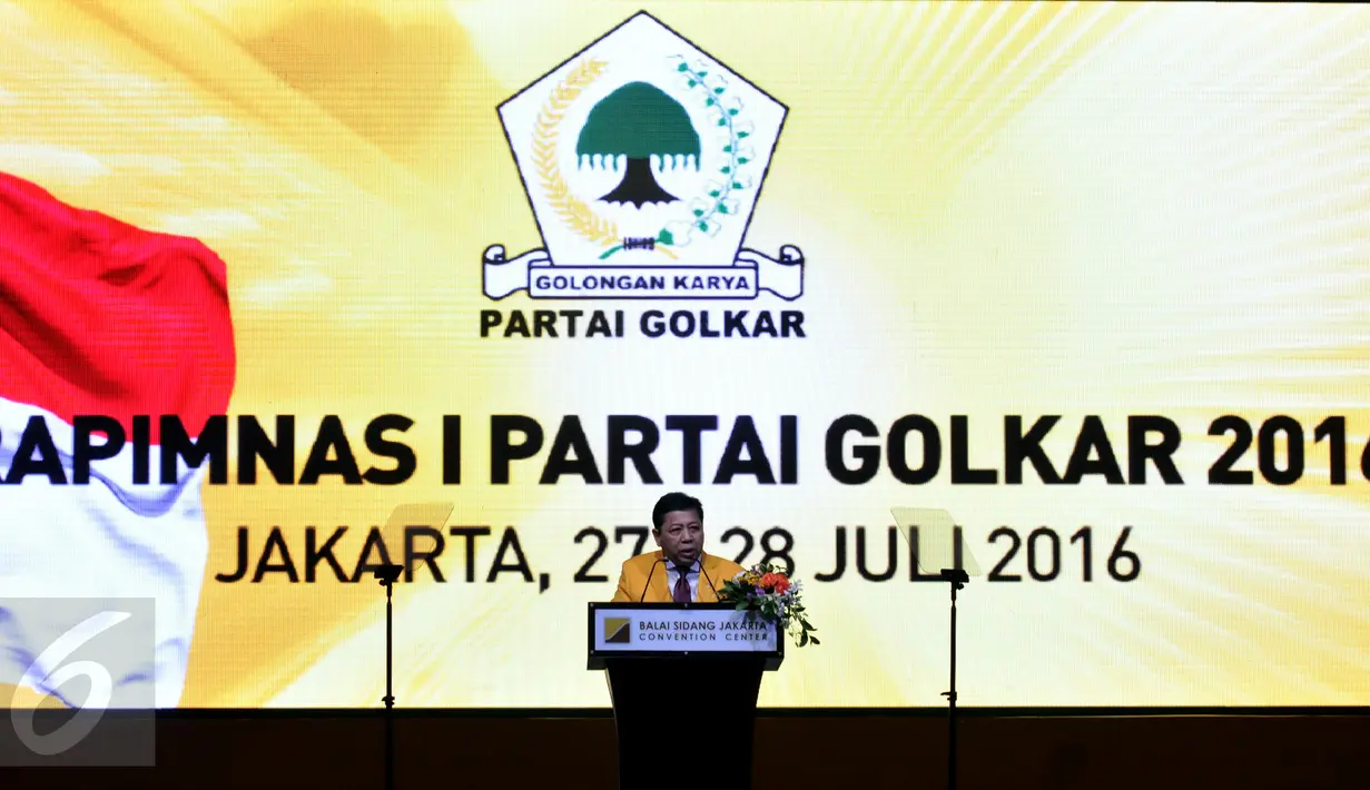 Ketua Umum Partai Golkar, Setya Novanto menyampaikan pidato politik saat pembukaan Rapimnas Golkar di JCC, Jakarta, Rabu (27/7). Rapimnas Golkar diselenggarakan 27 hingga 28 Juli 2016. (Liputan6.com/Johan Tallo)