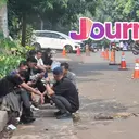 Downgrade: Jeda Kantor Pilih Nongkrong di Trotoar