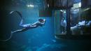 Penyelam mengambil gambar pengunjung yang tengah melihat hiu dari sebuah kamar saat menginap di hotel bawah air Aquarium of Paris, Prancis, 14 Maret 2016. Hotel tersebut menawarkan sensasi menginap yang menegangkan dan seru. (REUTERS/Charles Platiau)