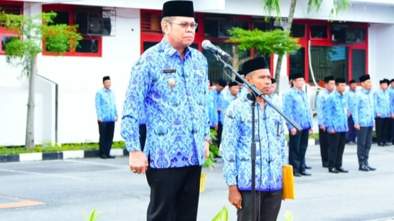 Muhammad ketika masih aktif menjadi Plt Bupati Bengkalis atau sebelum menjadi buronan Polda Riau.