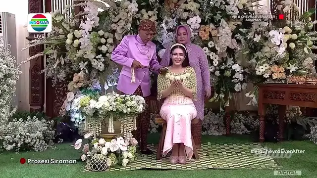 Via Vallen Gelar Acara Siraman (Foto: Indosiar)