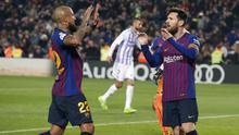 Gelandang Barcelona, Lionel Messi, merayakan gol yang dicetaknya ke gawang Valladolid pada laga La Liga di Stadion Camp Nou, Barcelona, Sabtu (16/2). Barcelona menang 1-0 atas Valladolid. (AFP/Pau Barrena)