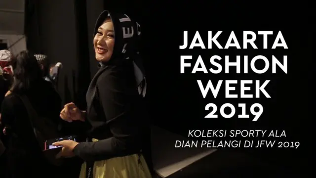 Koleksi Dian Pelangi yang mengusung tema sporty di Jakarta Fashion Week 2019.