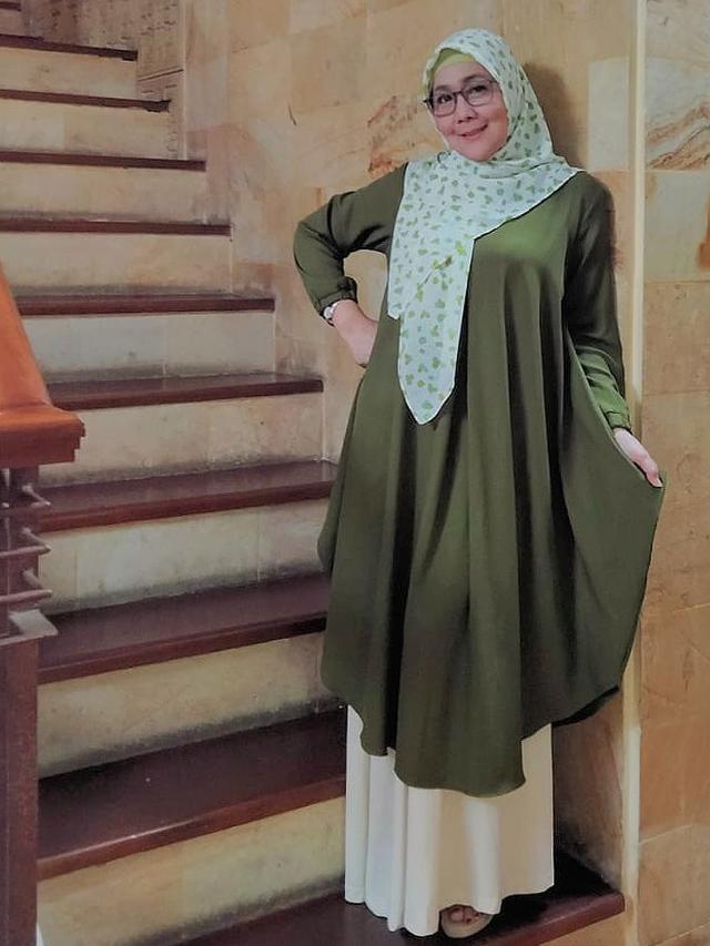 6 Potret Terbaru Uci Bing Slamet, Awet Muda di Usia 58 Tahun