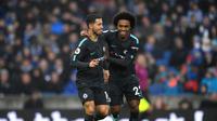 Striker Chelsea Eden Hazard (kiri) dan Willian (Twitter Chelsea)