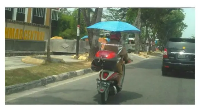 Kelakuan Orang Tidak Mau Kepanasan Saat Berkendara Ini Bikin Tepuk Jidat