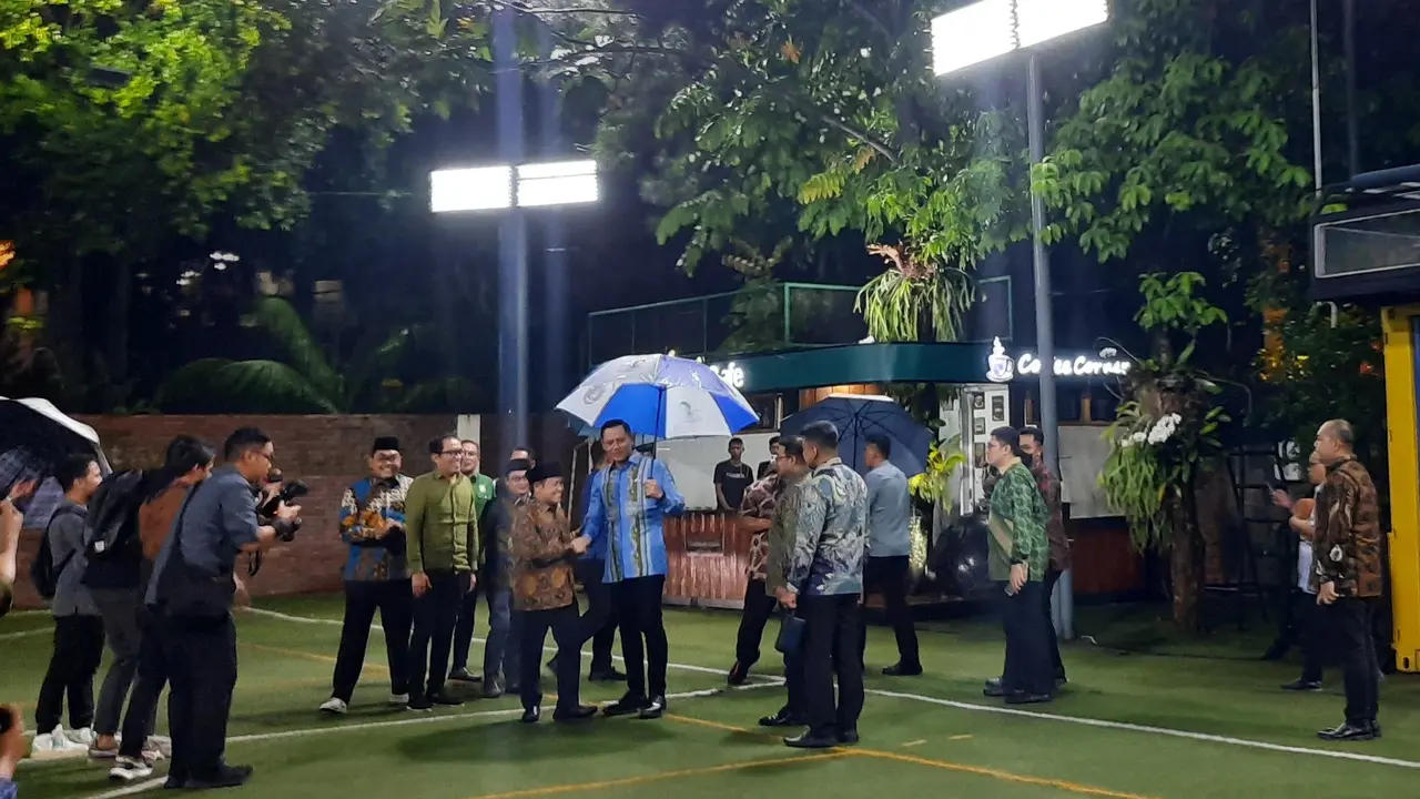 Ketua Umum Partai Kebangkitan Bangsa (PKB) Muhaimin Iskandar menemui Ketua Umum Partai Demokrat Agus Harimurti Yudhoyono (AHY) di Puri Cikeas Bogor Jawa Barat, Rabu (3/5/2023). (Foto: Lizsa Egaham/Liputan6.com)