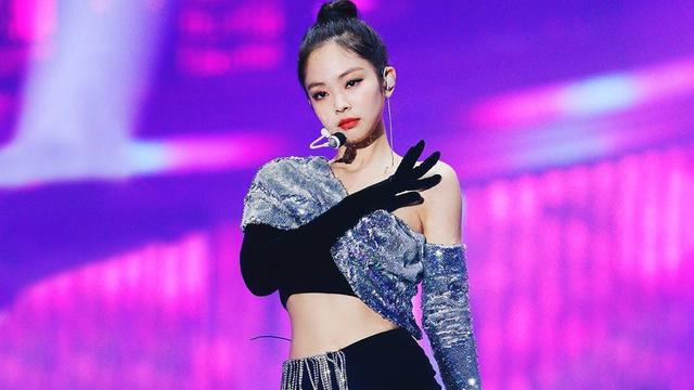 Potret Cetar Ayu Ting Ting Duplikasi Gaya Jennie BLACKPINK saat Manggung Curi Atensi