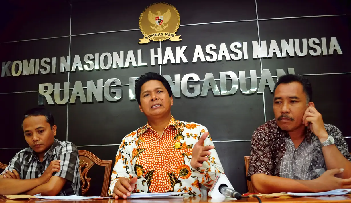 Komisi Nasional Hak Asasi Manusia (Komnas HAM) menggelar konferensi pers bertajuk "Laporan Tiga Bulanan Desk KBB Komnas HAM Periode Januari-Maret 2015" di kantor Komnas HAM, Jakarta, Selasa (7/4/2015). (Liputan6.com/Yoppy Renato)