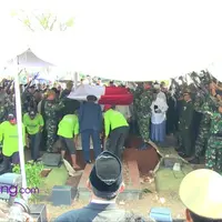 Seperti inilah suasana upacara pemakaman Almarhum Adnan Buyung Nasution.