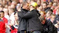 Brendan Rodgers dengan Jurgen Klopp saat pertemuan di Anfield (Dailymail.co.uk)