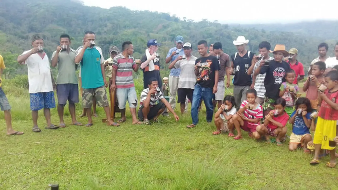 Flores Pecahkan Rekor MURI Minum Kopi 1,890,000 Cangkir  