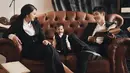 Tak hanya dengan baju petualang, keluarga kecil Putri Titian dan Junior Liem juga tampak mengenakan baju formal. (Foto: instagram.com/putrititian)