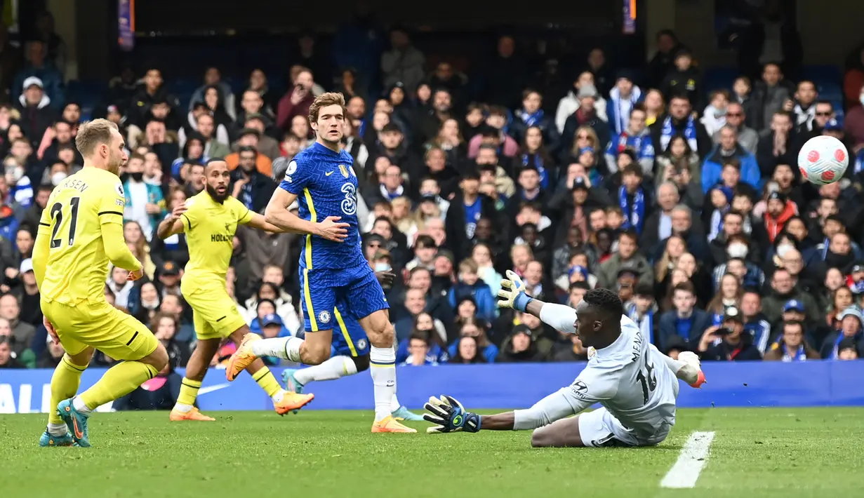 Chelsea. Tim Big Six kedua yang mampu dikalahkan Brentford di musim ini adalah Chelsea. Laga yang digelar di pekan ke-31, 2 April 2022 di markas Chelsea, Brentford menang telak 4-1 setelah tertinggal lebih dulu. (AFP/Glyn Kirk)