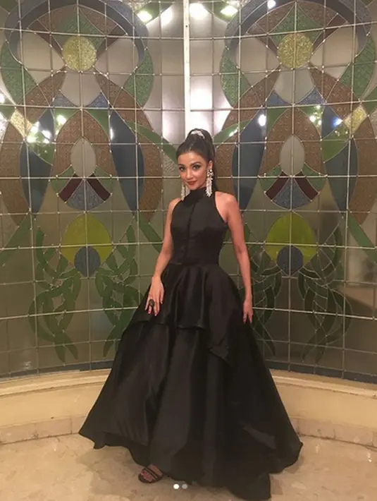 Surat terbuka sebagai keterangan foto. Selama ini, ia tak bisa lagi berkomunikasi dengan buah hatinya. Lantaran tak ada akses lagi untuk bisa komunikasi dengan buah hatinya. (Instagram/tsaniamarwa54)