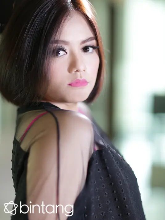 Tika Ramlan mengaku rindu akan T2, begitu juga dengan para penggemar. Karenanya mereka sempat mengadakan konser reuni. (Febio Hernanto/Bintang.com)