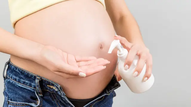 ilustrasi Kandungan skincare yang aman untuk ibu hamil/SNeG17/shutterstock