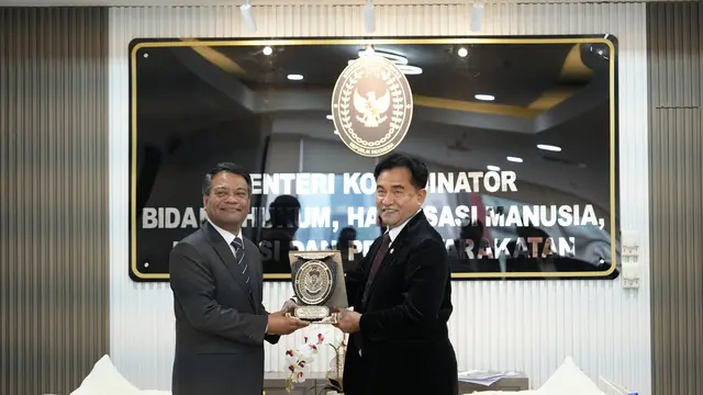 Menko Yusril menerima kunjungan Dubes Filipina