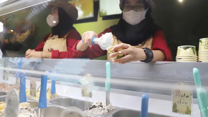 Pengunjung bisa memilih 13 rasa gelato premium yang hanya ada di Alas Gelato. (Dian/Liputan6.com)