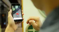 Seorang trainer berhasil menangkap monster ke dalam Pokeball (Liputan6.com/Mochamad Khadafi)