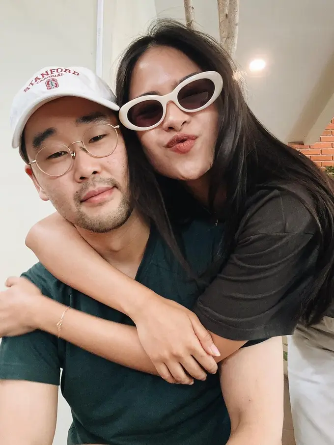 Maudy Ayunda dan suami (Instagram/maudyayunda)