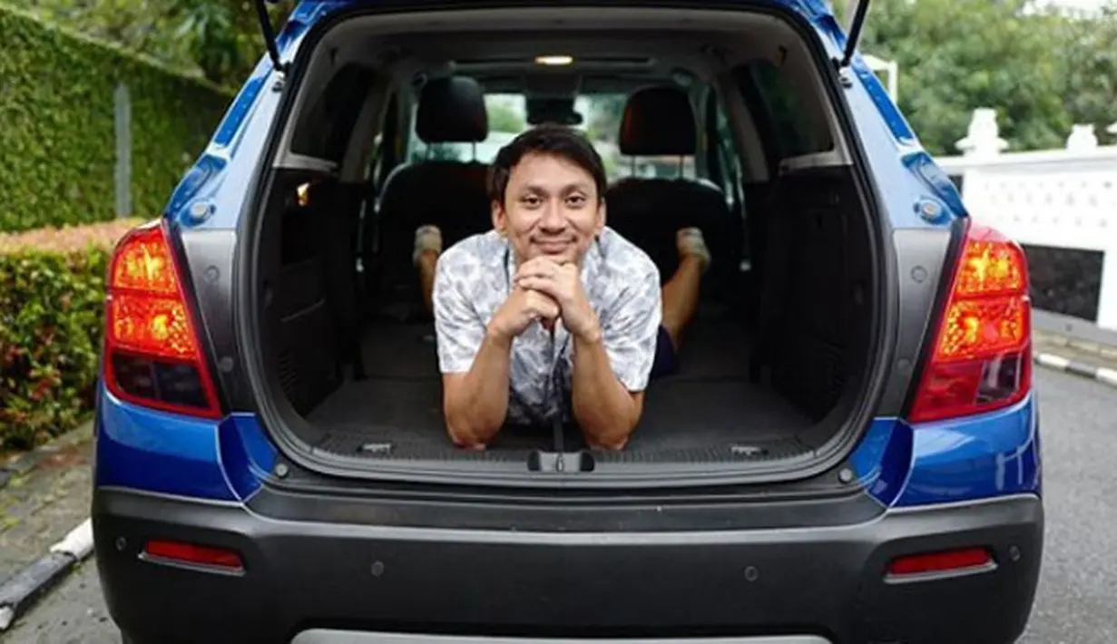 Berbeda dengan Desta, ternyata Vincent Rompies merupakan fans dari Arsenal. Ia mengaku menyukai Arsenal saat Dennis Bergkamp dan Marc Overmars main di klub tersebut. (foto: instagram.com/vincentrompies)