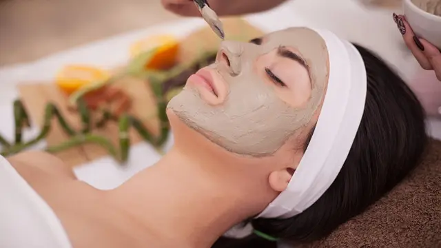 Menggunakan Masker Mentimun